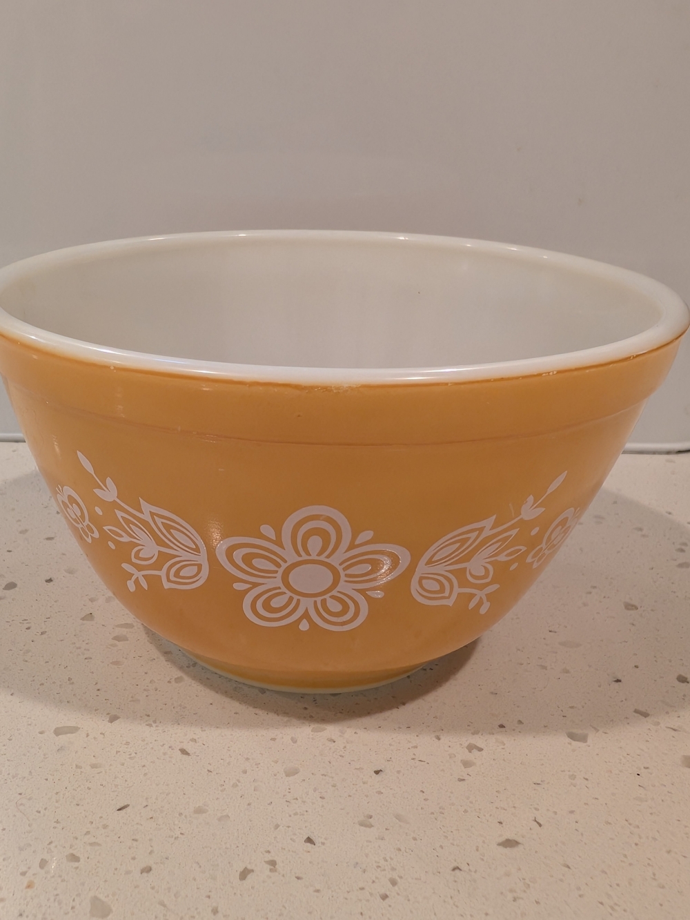 Vintage Pyrex Butterfly Gold #401 Mixing Bowl 1.5 Pt Yellow White Flower Pattern